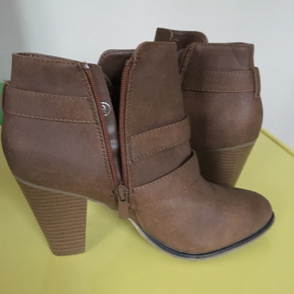 Women Boots - Picture 5 of 5